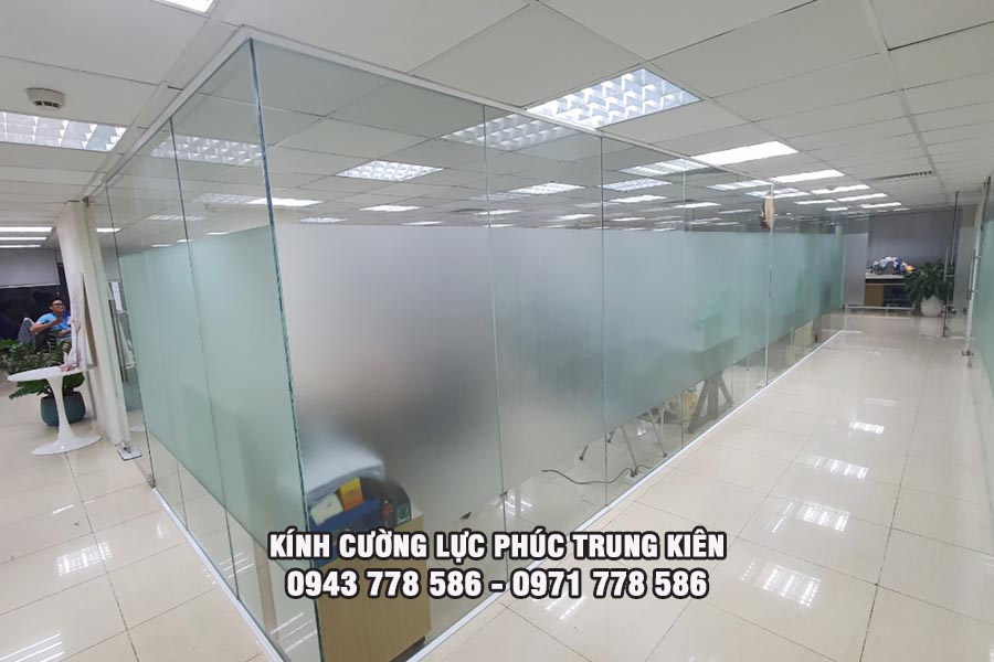 kính cường lực chống tia uv